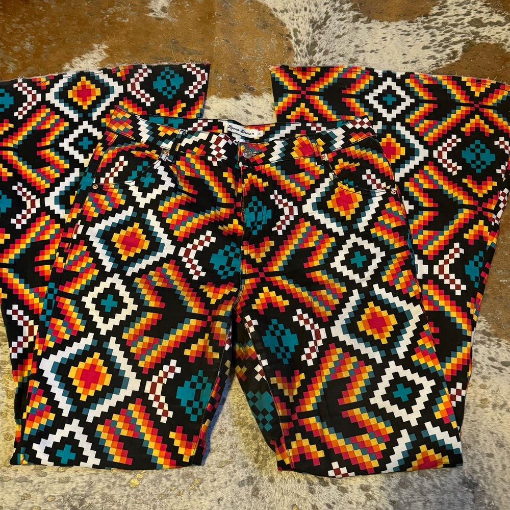 Ranch Dress’n super flares! Like new, no fraying. High rise.